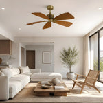 Ventilateur de plafond design en bois avec pales élégantes pour salon moderne